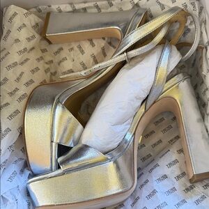 SOLD. SOLD. SOLD. Mischka Metallic Silver Platform Sandals